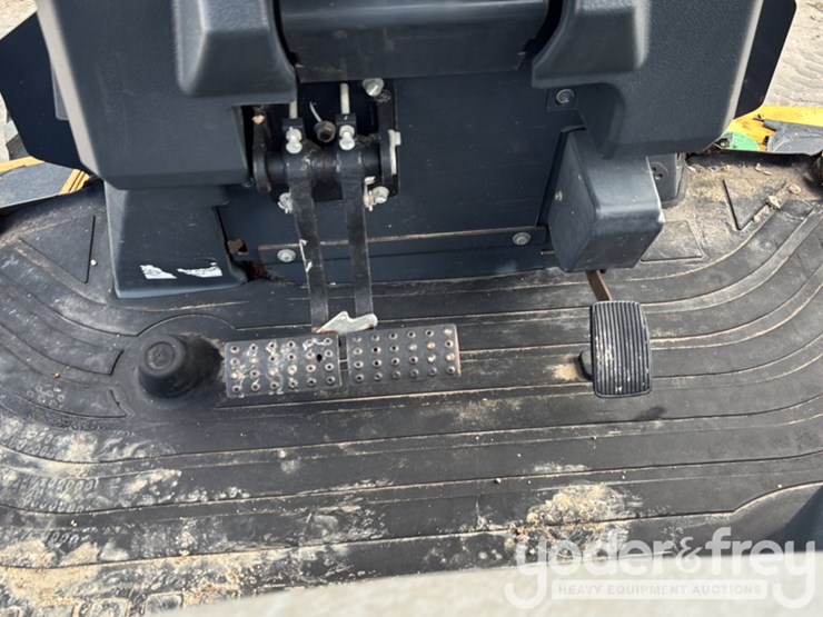 2019-deere-310l-image-52