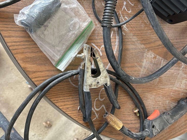 2018-holbart-210-mvp-mig-welder-image-9