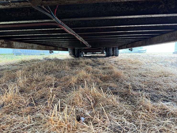 manac-enclosed-tender-trailer-with-2550-gal-tank---35'-long-x-8'-wide-x-8.5'-tall-image-30