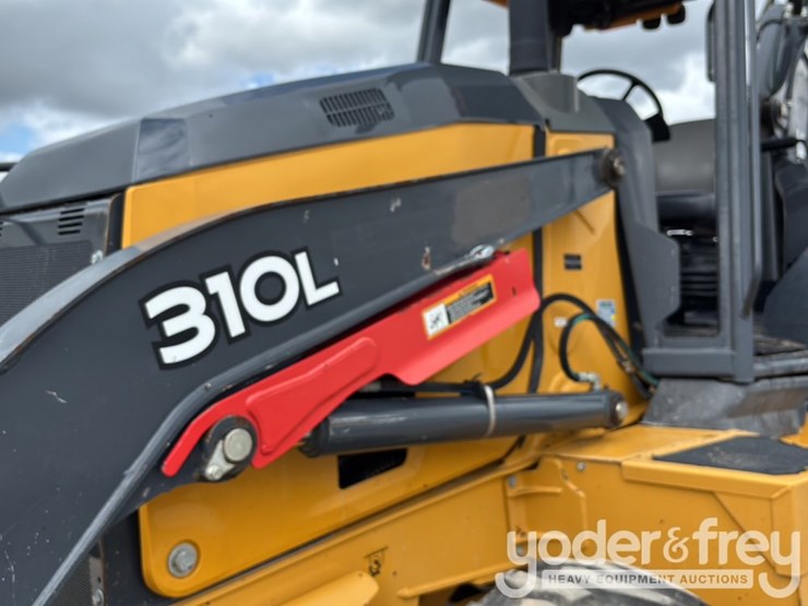 2020-deere-310l-image-23