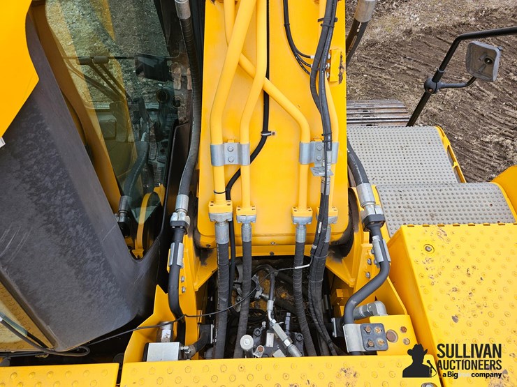 2018-jcb-220x-lc-image-11
