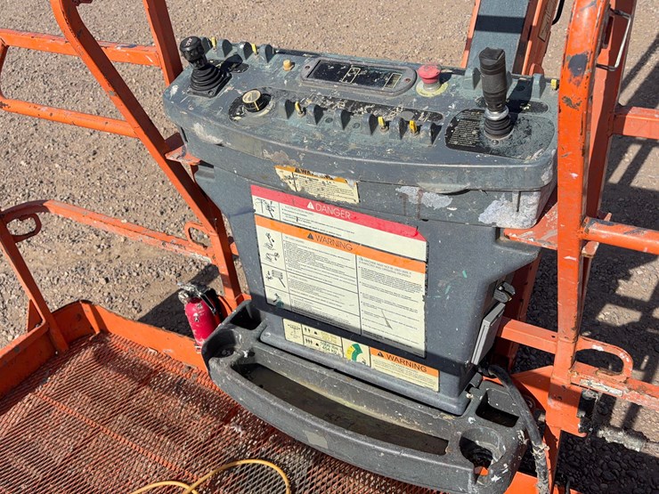 2012-jlg-860sj-image-24