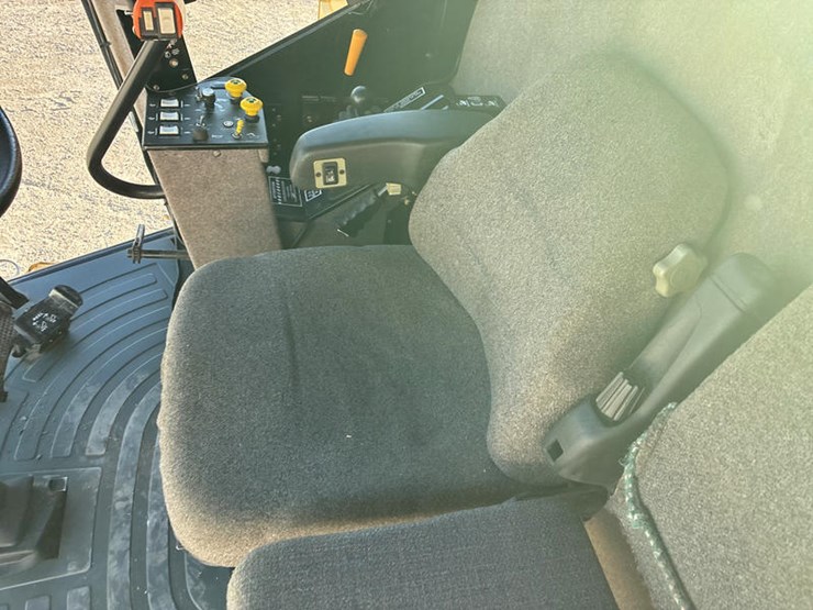 new-holland-tr89-image-90