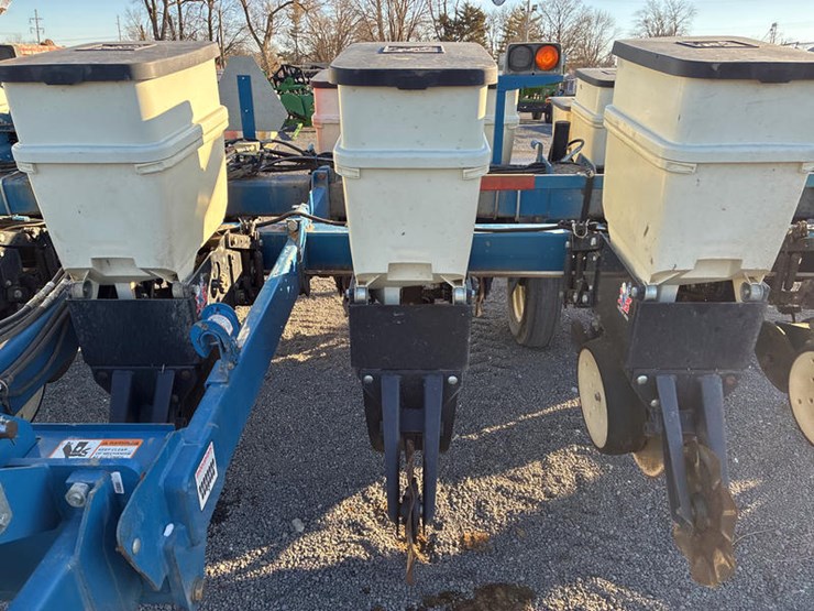 2009-kinze-3000-image-10