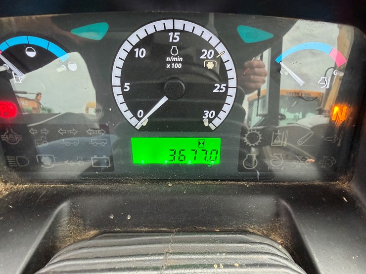 2014-john-deere-6115d-image-16