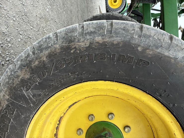 john-deere-2310-image-36