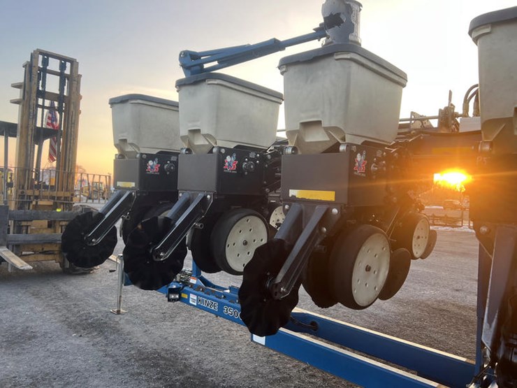 2004-kinze-3500-image-19