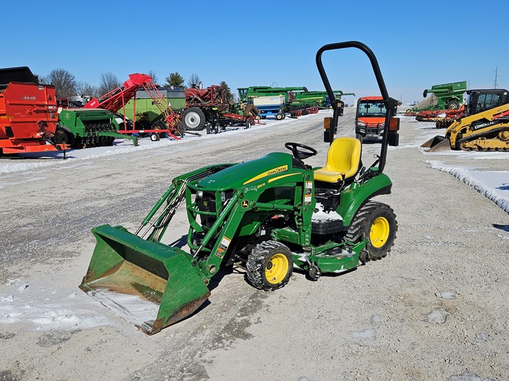 2018-john-deere-1023e-image-1