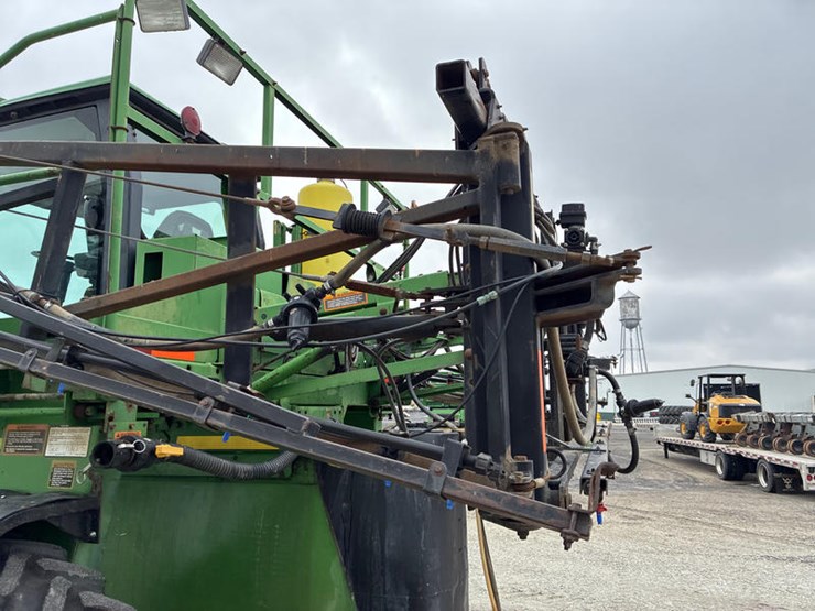 2000-john-deere-6700-image-29