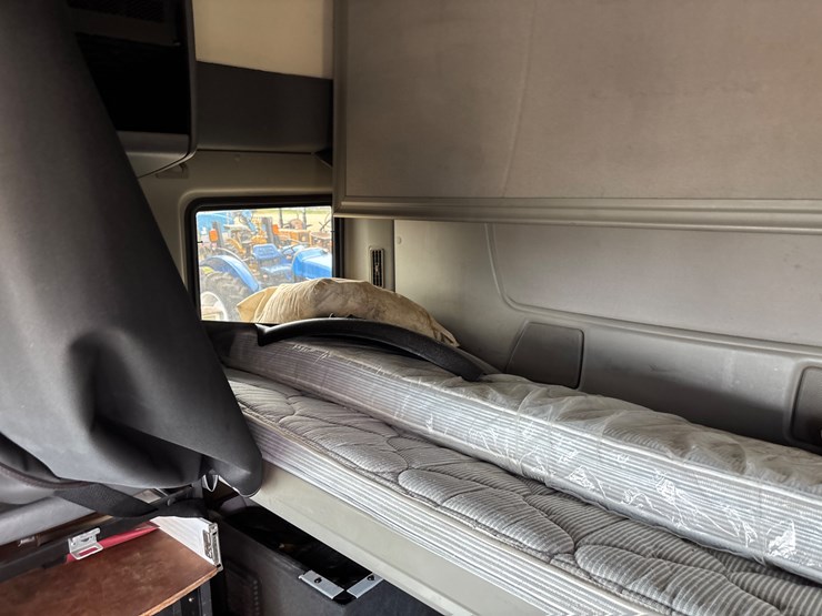 2011-international-prostar-image-18