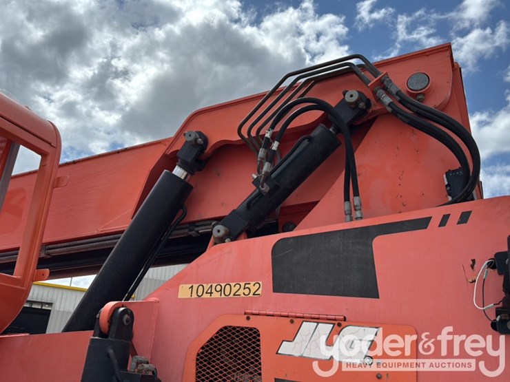 2016-sky-trak-6042-image-27