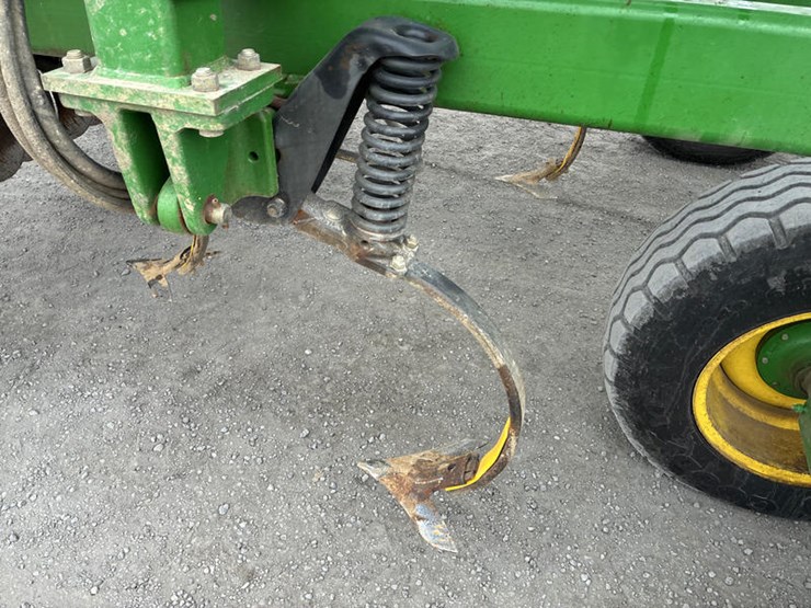 john-deere-2310-image-31