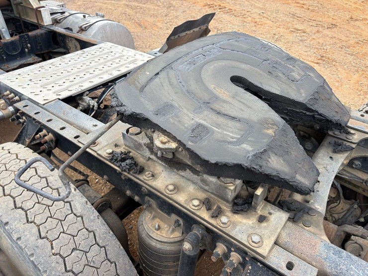 2013-mack-ch613-image-34