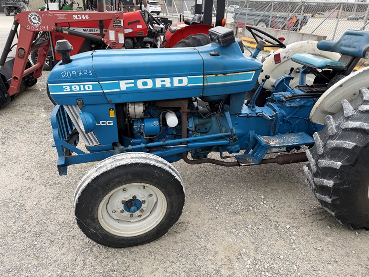 1985-ford-3910-image-3