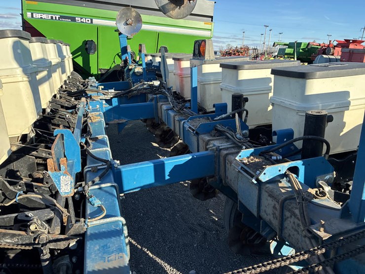 2009-kinze-3000-image-23