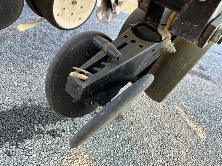 2009-kinze-3000-image-54