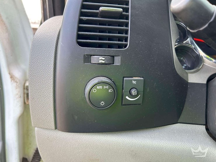 2008-gmc-3500-hd-4x4-ext.-cab-9ft.-flatbed-truck-image-15