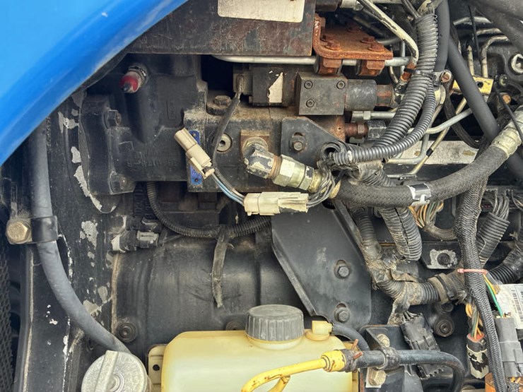 2002-new-holland-tj275-image-38