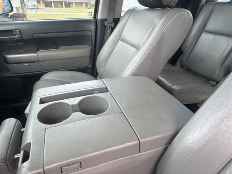 2010-toyota-tundra-image-37