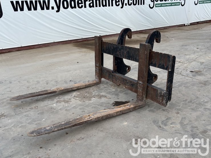 2016-caterpillar-420f2-it-image-21