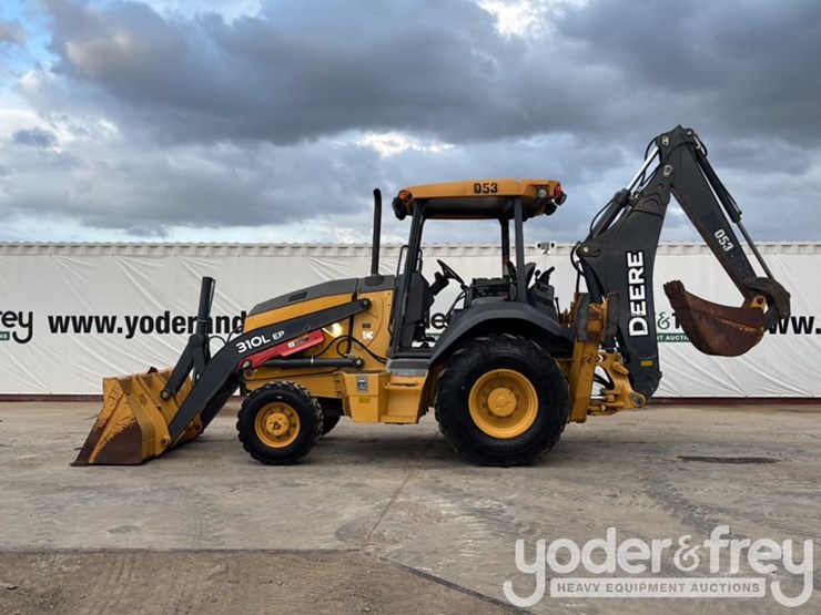 2019-deere-310l-image-2