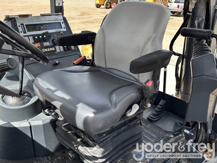 2020-deere-310l-image-41