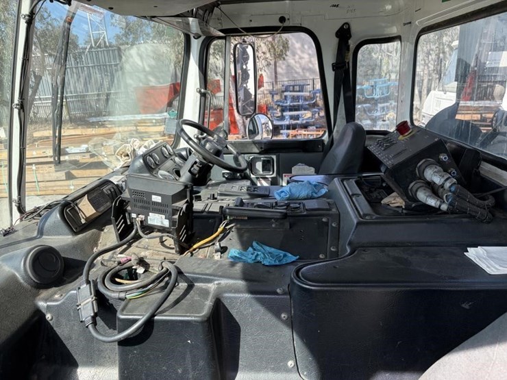 2010-autocar-xpeditor-image-21