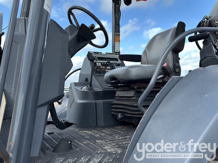 2018-deere-310l-image-42