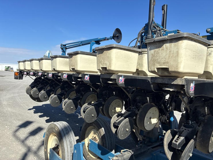 2006-kinze-3600-image-54