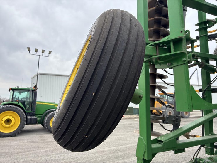 john-deere-2310-image-19