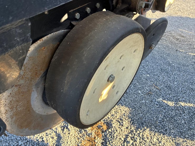 2009-kinze-3000-image-15