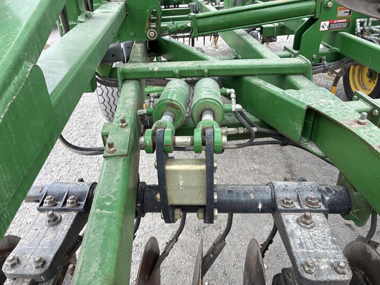 john-deere-2310-image-66
