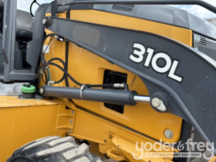 2020-deere-310l-image-24