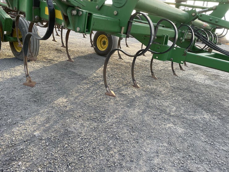 john-deere-2210-image-2