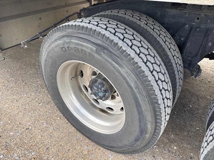 1996-peterbilt-379-image-9