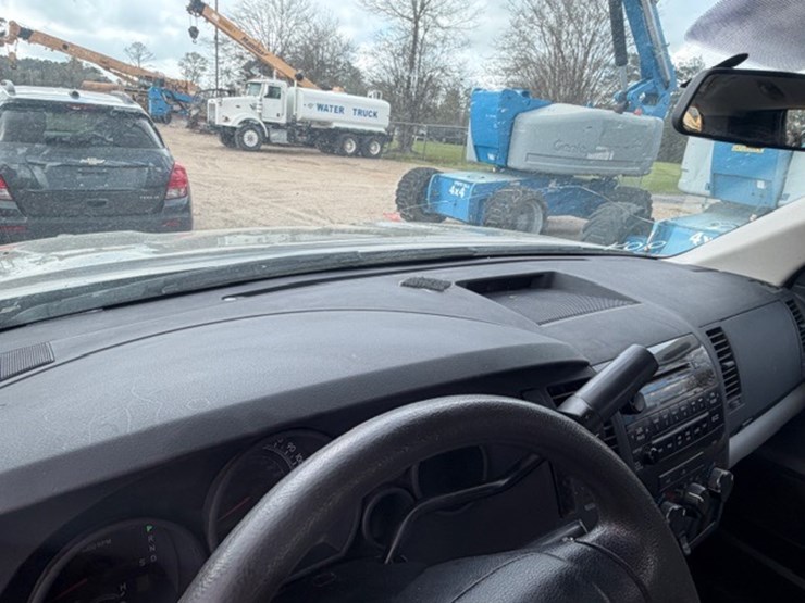 2010-toyota-tundra-image-46