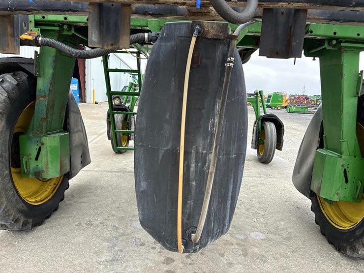 2000-john-deere-6700-image-26