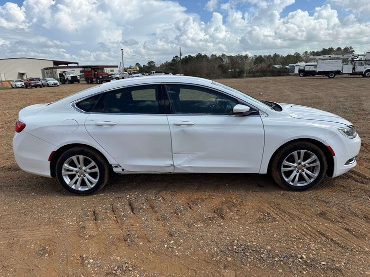 2015-chrysler-200-limited-4d-sedan---172,827-miles-image-7