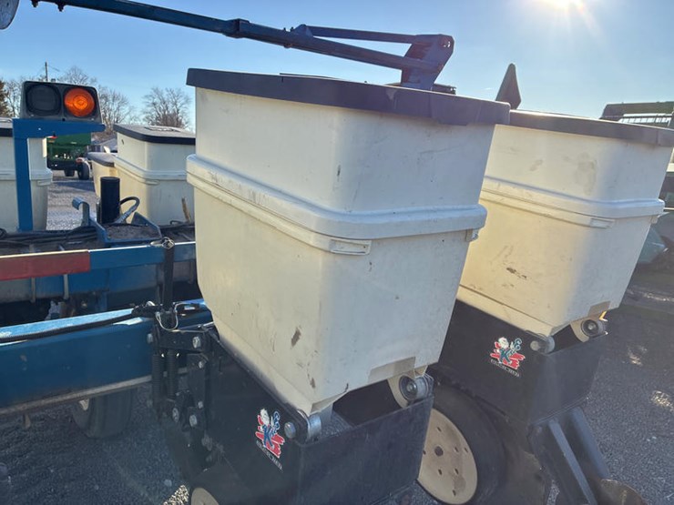 2009-kinze-3000-image-11