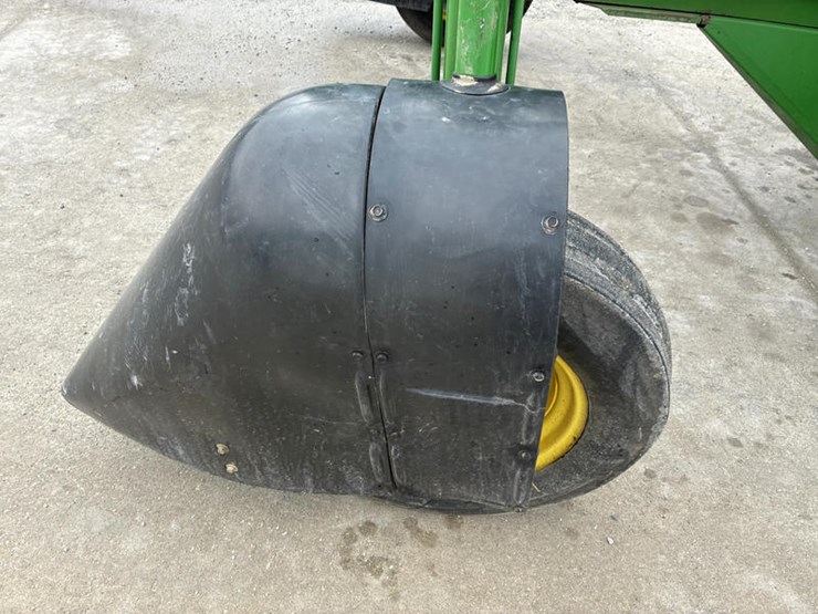 2000-john-deere-6700-image-37