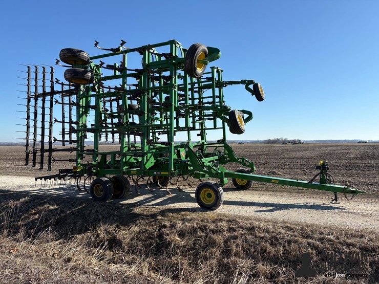 2013-john-deere-2210-image-3