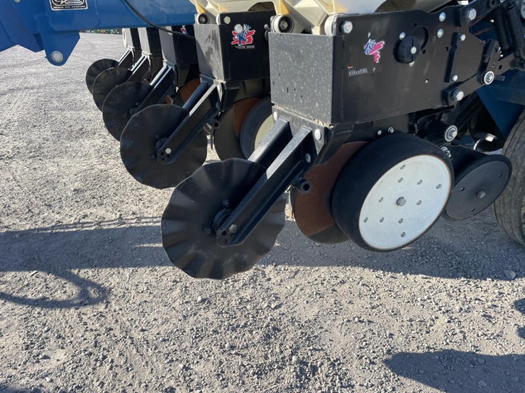 2010-kinze-3000-image-6