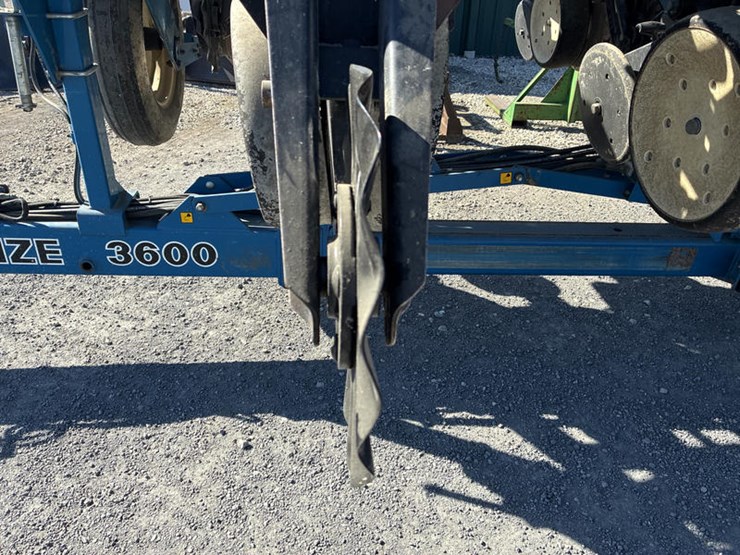 2006-kinze-3600-image-21