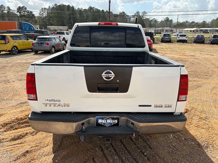 2010-nissan-titan-se-image-6