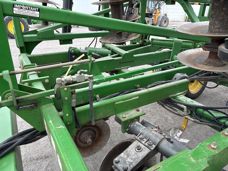 john-deere-2310-image-22