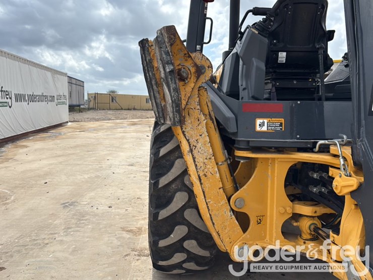 2020-deere-310l-image-31