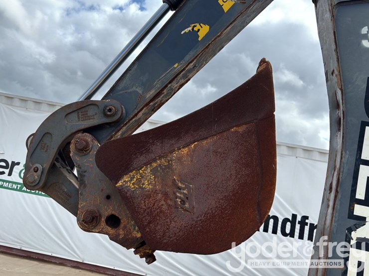 2018-deere-310l-image-29