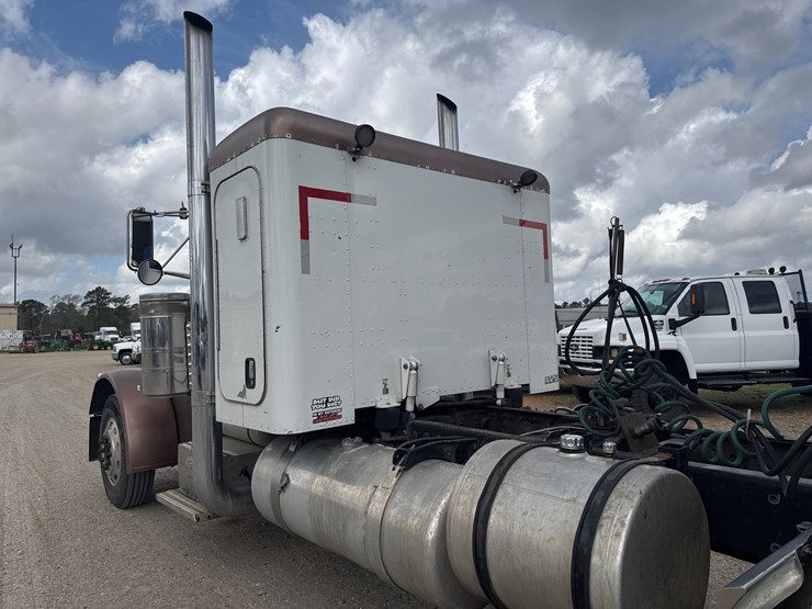1996-peterbilt-379-image-5