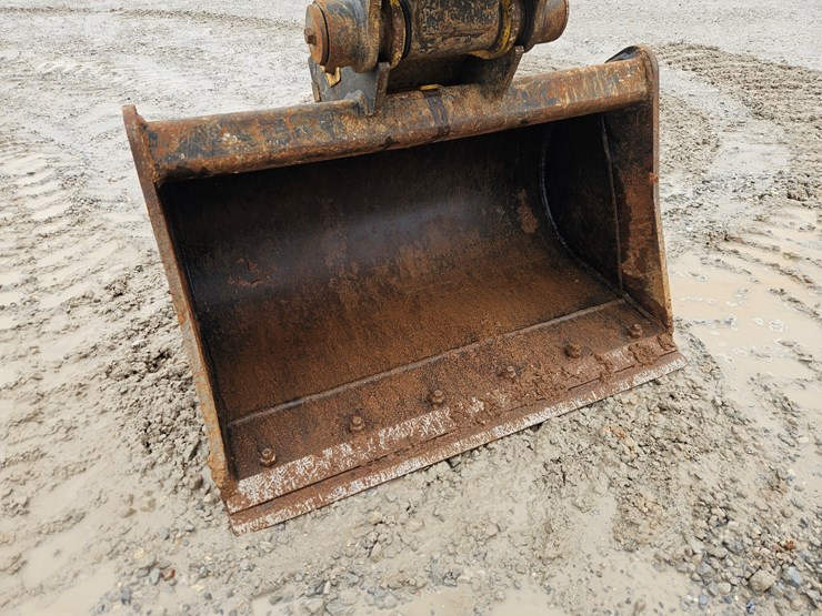 2022-deere-35g-image-3