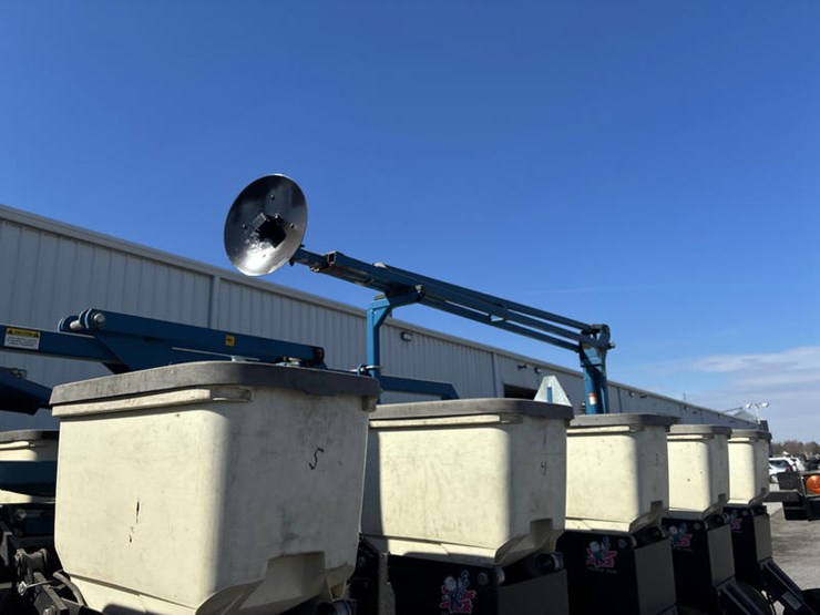 2006-kinze-3600-image-35